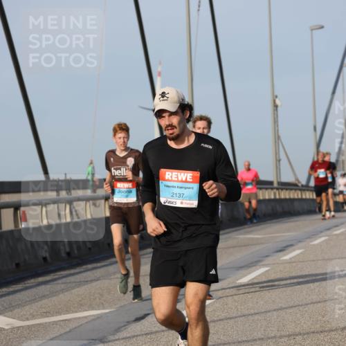 03.10.2026 - Köhlbrandbrückenlauf Strokosch-Dieckow http://msf.ph/oto/10602703 03.10.2026 09:38:39 Position 2 2137 meine-sportfotos.de