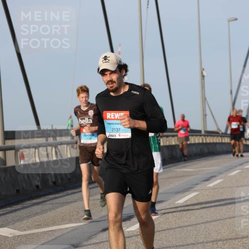 03.10.2026 - Köhlbrandbrückenlauf Strokosch-Dieckow http://msf.ph/oto/10602716 03.10.2026 09:38:39 Position 2 2137 meine-sportfotos.de
