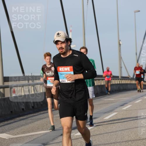 03.10.2026 - Köhlbrandbrückenlauf Strokosch-Dieckow http://msf.ph/oto/10602722 03.10.2026 09:38:40 Position 2 21 meine-sportfotos.de
