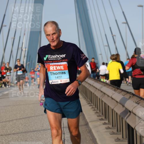 03.10.2026 - Köhlbrandbrückenlauf Strokosch-Dieckow http://msf.ph/oto/10602757 03.10.2026 09:38:45 Position 2 2015, 1427 meine-sportfotos.de