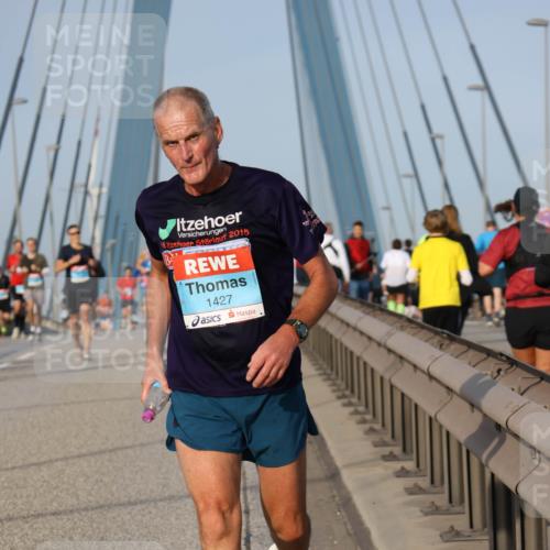 03.10.2026 - Köhlbrandbrückenlauf Strokosch-Dieckow http://msf.ph/oto/10602762 03.10.2026 09:38:45 Position 2 2015, 1427 meine-sportfotos.de