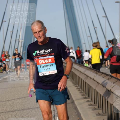 03.10.2026 - Köhlbrandbrückenlauf Strokosch-Dieckow http://msf.ph/oto/10602767 03.10.2026 09:38:45 Position 2 6, 2015, 1427 meine-sportfotos.de