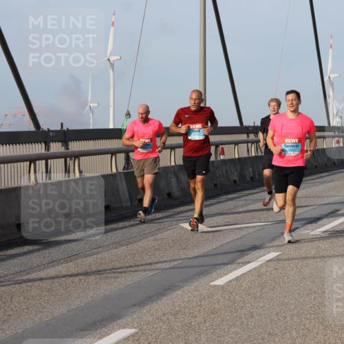 03.10.2026 - Köhlbrandbrückenlauf Strokosch-Dieckow http://msf.ph/oto/10602784 03.10.2026 09:38:50 Position 2 1, 1941 meine-sportfotos.de