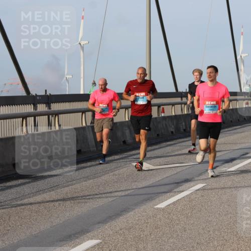 03.10.2026 - Köhlbrandbrückenlauf Strokosch-Dieckow http://msf.ph/oto/10602793 03.10.2026 09:38:50 Position 2 1941 meine-sportfotos.de