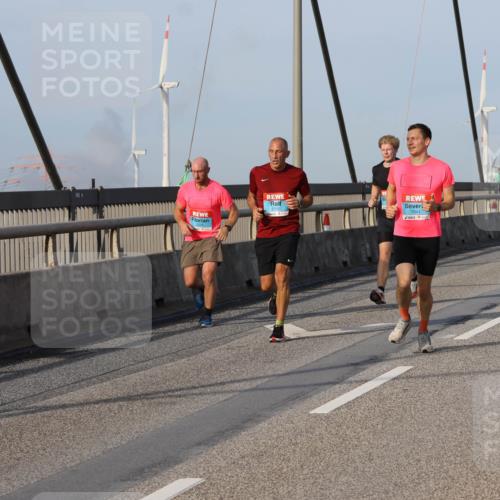 03.10.2026 - Köhlbrandbrückenlauf Strokosch-Dieckow http://msf.ph/oto/10602799 03.10.2026 09:38:50 Position 2 2150, 1941 meine-sportfotos.de