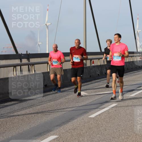 03.10.2026 - Köhlbrandbrückenlauf Strokosch-Dieckow http://msf.ph/oto/10602805 03.10.2026 09:38:50 Position 2 3, 2150, 1941 meine-sportfotos.de