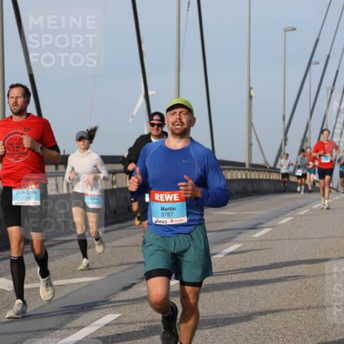 03.10.2026 - Köhlbrandbrückenlauf Strokosch-Dieckow http://msf.ph/oto/10602855 03.10.2026 09:39:01 Position 2 2198, 3787 meine-sportfotos.de