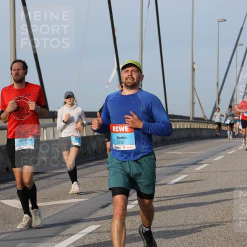 03.10.2026 - Köhlbrandbrückenlauf Strokosch-Dieckow http://msf.ph/oto/10602869 03.10.2026 09:39:01 Position 2 2198, 3787 meine-sportfotos.de