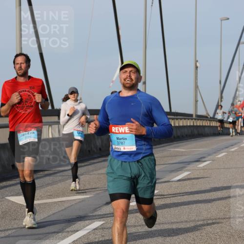 03.10.2026 - Köhlbrandbrückenlauf Strokosch-Dieckow http://msf.ph/oto/10602875 03.10.2026 09:39:01 Position 2 2198, 3787 meine-sportfotos.de
