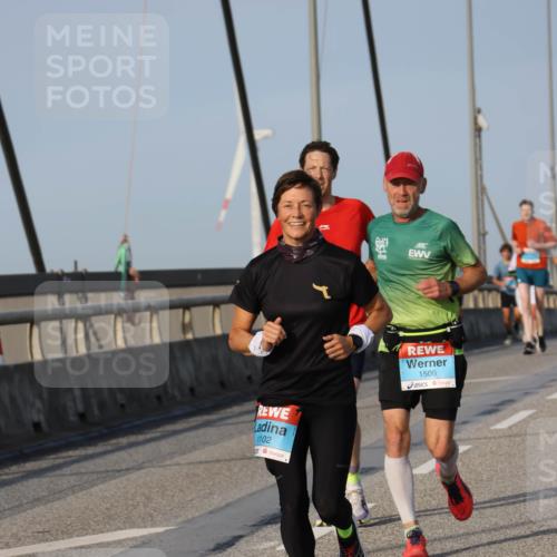03.10.2026 - Köhlbrandbrückenlauf Strokosch-Dieckow http://msf.ph/oto/10602954 03.10.2026 09:39:08 Position 2 1102, 1506 meine-sportfotos.de