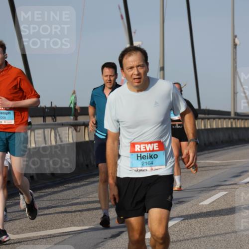 03.10.2026 - Köhlbrandbrückenlauf Strokosch-Dieckow http://msf.ph/oto/10603062 03.10.2026 09:39:19 Position 2 1008, 2164 meine-sportfotos.de