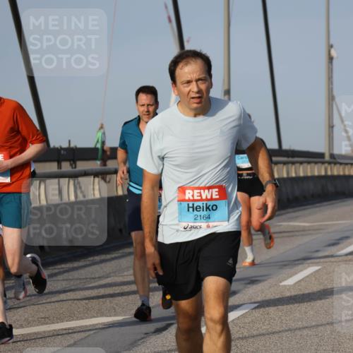 03.10.2026 - Köhlbrandbrückenlauf Strokosch-Dieckow http://msf.ph/oto/10603069 03.10.2026 09:39:19 Position 2 2164 meine-sportfotos.de