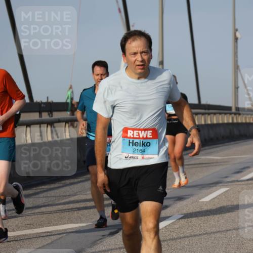 03.10.2026 - Köhlbrandbrückenlauf Strokosch-Dieckow http://msf.ph/oto/10603076 03.10.2026 09:39:20 Position 2 2164 meine-sportfotos.de