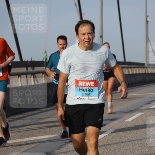 03.10.2026 - Köhlbrandbrückenlauf Strokosch-Dieckow http://msf.ph/oto/10603083 03.10.2026 09:39:20 Position 2 2164 meine-sportfotos.de