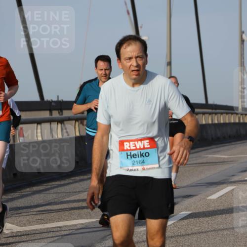03.10.2026 - Köhlbrandbrückenlauf Strokosch-Dieckow http://msf.ph/oto/10603094 03.10.2026 09:39:20 Position 2 2164 meine-sportfotos.de