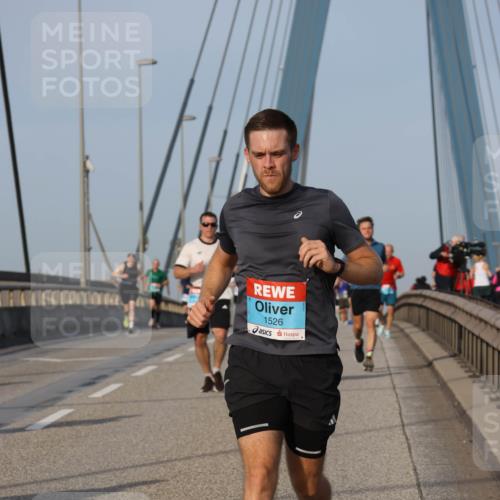 03.10.2026 - Köhlbrandbrückenlauf Strokosch-Dieckow http://msf.ph/oto/10603106 03.10.2026 09:39:21 Position 2 1526 meine-sportfotos.de