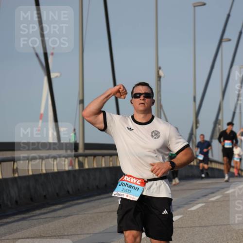 03.10.2026 - Köhlbrandbrückenlauf Strokosch-Dieckow http://msf.ph/oto/10603134 03.10.2026 09:39:26 Position 2 2203 meine-sportfotos.de