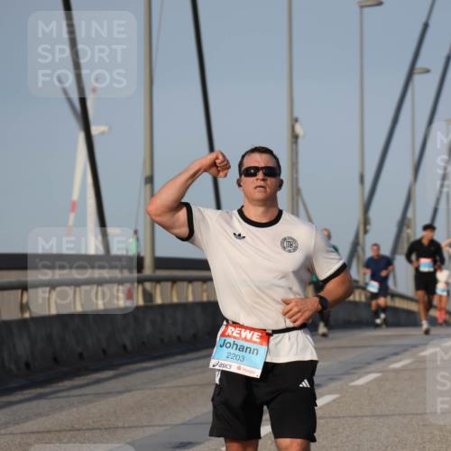 03.10.2026 - Köhlbrandbrückenlauf Strokosch-Dieckow http://msf.ph/oto/10603142 03.10.2026 09:39:26 Position 2 2203 meine-sportfotos.de