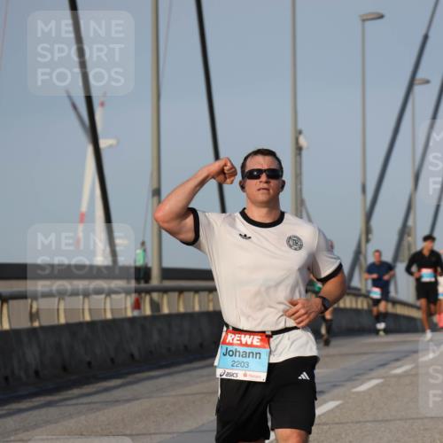 03.10.2026 - Köhlbrandbrückenlauf Strokosch-Dieckow http://msf.ph/oto/10603144 03.10.2026 09:39:26 Position 2 2203 meine-sportfotos.de