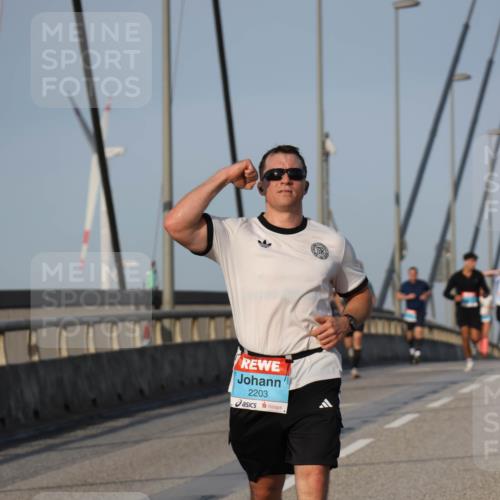 03.10.2026 - Köhlbrandbrückenlauf Strokosch-Dieckow http://msf.ph/oto/10603153 03.10.2026 09:39:26 Position 2 2203 meine-sportfotos.de