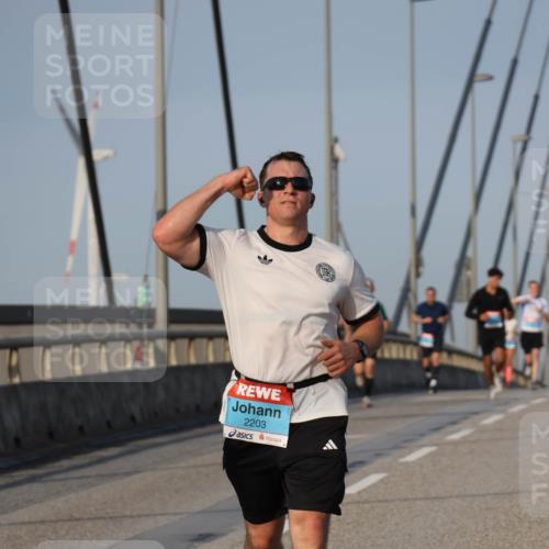 03.10.2026 - Köhlbrandbrückenlauf Strokosch-Dieckow http://msf.ph/oto/10603159 03.10.2026 09:39:27 Position 2 2203 meine-sportfotos.de