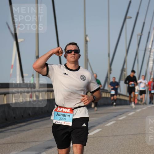 03.10.2026 - Köhlbrandbrückenlauf Strokosch-Dieckow http://msf.ph/oto/10603166 03.10.2026 09:39:27 Position 2 2203 meine-sportfotos.de