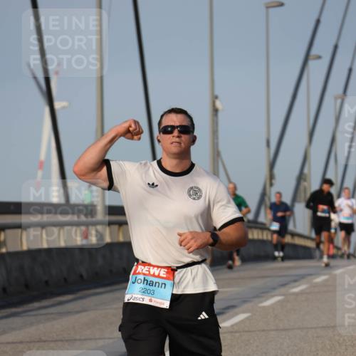 03.10.2026 - Köhlbrandbrückenlauf Strokosch-Dieckow http://msf.ph/oto/10603175 03.10.2026 09:39:27 Position 2 2203 meine-sportfotos.de