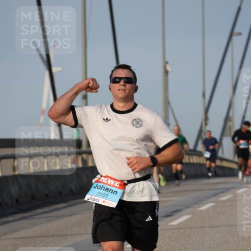 03.10.2026 - Köhlbrandbrückenlauf Strokosch-Dieckow http://msf.ph/oto/10603194 03.10.2026 09:39:27 Position 2 2203 meine-sportfotos.de