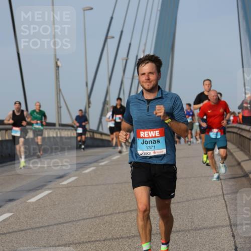 03.10.2026 - Köhlbrandbrückenlauf Strokosch-Dieckow http://msf.ph/oto/10603205 03.10.2026 09:39:29 Position 2 1371 meine-sportfotos.de