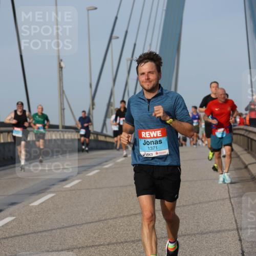 03.10.2026 - Köhlbrandbrückenlauf Strokosch-Dieckow http://msf.ph/oto/10603213 03.10.2026 09:39:30 Position 2 1371 meine-sportfotos.de