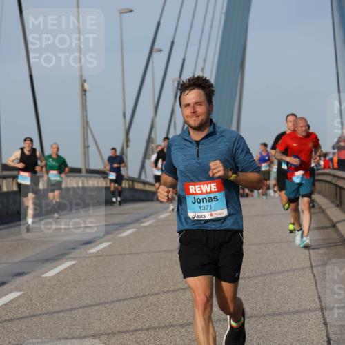 03.10.2026 - Köhlbrandbrückenlauf Strokosch-Dieckow http://msf.ph/oto/10603217 03.10.2026 09:39:30 Position 2 1371 meine-sportfotos.de