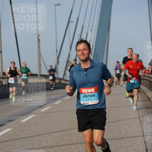 03.10.2026 - Köhlbrandbrückenlauf Strokosch-Dieckow http://msf.ph/oto/10603231 03.10.2026 09:39:30 Position 2 1371 meine-sportfotos.de