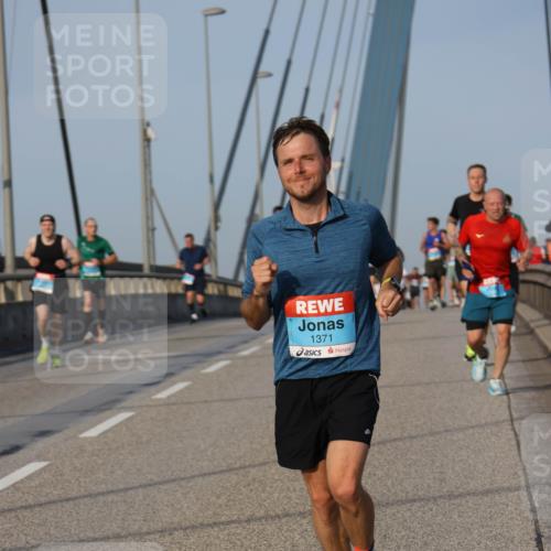 03.10.2026 - Köhlbrandbrückenlauf Strokosch-Dieckow http://msf.ph/oto/10603237 03.10.2026 09:39:30 Position 2 1371 meine-sportfotos.de
