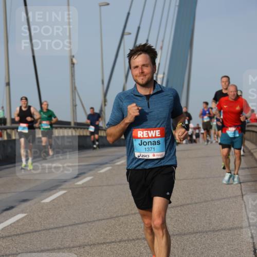 03.10.2026 - Köhlbrandbrückenlauf Strokosch-Dieckow http://msf.ph/oto/10603245 03.10.2026 09:39:30 Position 2 1371 meine-sportfotos.de