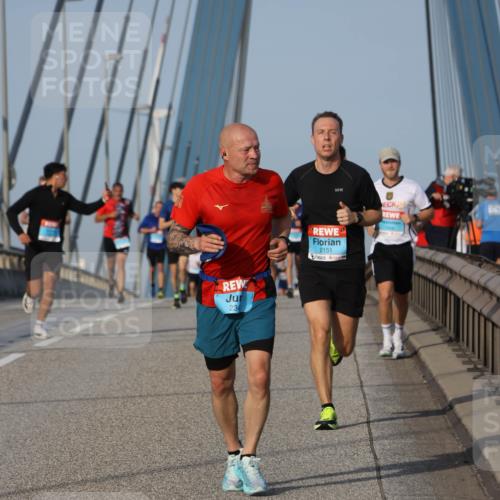03.10.2026 - Köhlbrandbrückenlauf Strokosch-Dieckow http://msf.ph/oto/10603251 03.10.2026 09:39:32 Position 2 234, 2151 meine-sportfotos.de