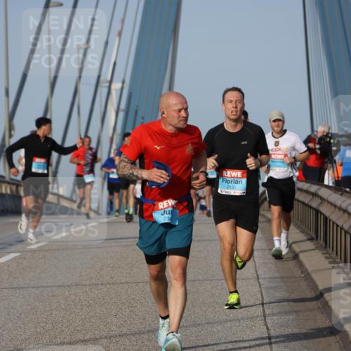 03.10.2026 - Köhlbrandbrückenlauf Strokosch-Dieckow http://msf.ph/oto/10603257 03.10.2026 09:39:32 Position 2 234, 2151 meine-sportfotos.de
