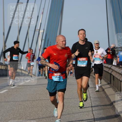 03.10.2026 - Köhlbrandbrückenlauf Strokosch-Dieckow http://msf.ph/oto/10603265 03.10.2026 09:39:32 Position 2 2340, 2151, 24, 1944 meine-sportfotos.de