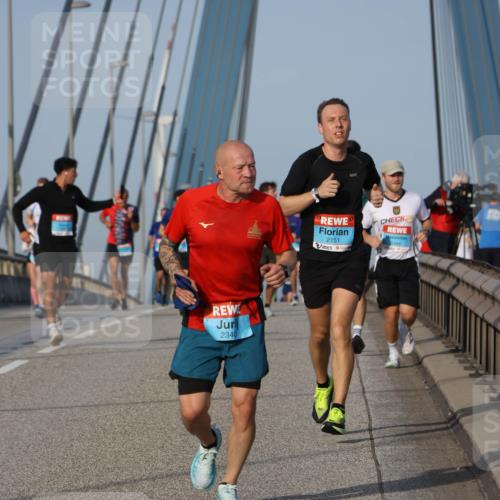 03.10.2026 - Köhlbrandbrückenlauf Strokosch-Dieckow http://msf.ph/oto/10603273 03.10.2026 09:39:33 Position 2 2340, 2151, 24, 1944 meine-sportfotos.de