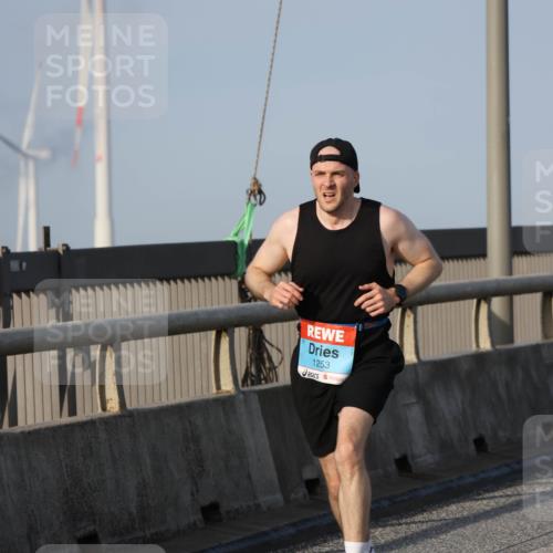 03.10.2026 - Köhlbrandbrückenlauf Strokosch-Dieckow http://msf.ph/oto/10603294 03.10.2026 09:39:36 Position 2 1253 meine-sportfotos.de