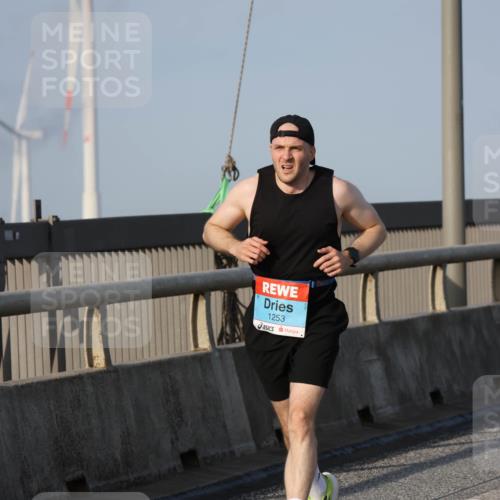 03.10.2026 - Köhlbrandbrückenlauf Strokosch-Dieckow http://msf.ph/oto/10603299 03.10.2026 09:39:36 Position 2 1253 meine-sportfotos.de