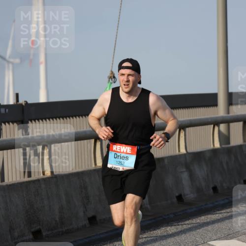 03.10.2026 - Köhlbrandbrückenlauf Strokosch-Dieckow http://msf.ph/oto/10603313 03.10.2026 09:39:36 Position 2 1253 meine-sportfotos.de