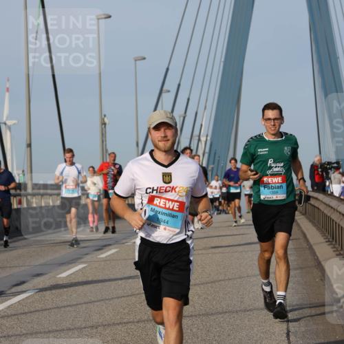 03.10.2026 - Köhlbrandbrückenlauf Strokosch-Dieckow http://msf.ph/oto/10603349 03.10.2026 09:39:40 Position 2 24, 1944, 1359 meine-sportfotos.de