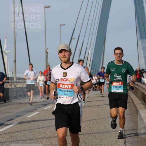 03.10.2026 - Köhlbrandbrückenlauf Strokosch-Dieckow http://msf.ph/oto/10603366 03.10.2026 09:39:40 Position 2 24, 1944, 1359 meine-sportfotos.de