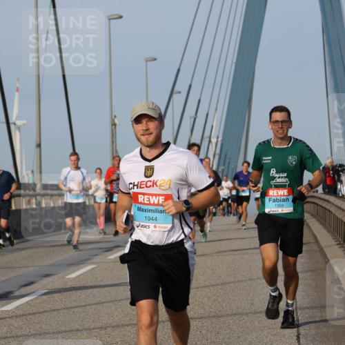 03.10.2026 - Köhlbrandbrückenlauf Strokosch-Dieckow http://msf.ph/oto/10603375 03.10.2026 09:39:40 Position 2 24, 1944, 1359 meine-sportfotos.de