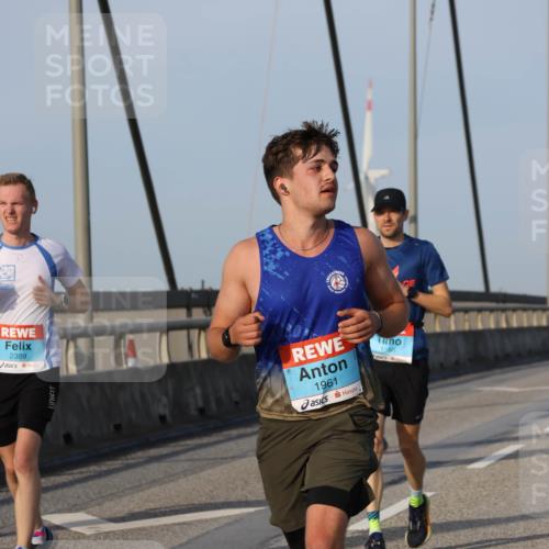 03.10.2026 - Köhlbrandbrückenlauf Strokosch-Dieckow http://msf.ph/oto/10603429 03.10.2026 09:39:46 Position 2 2389, 1961, 1396 meine-sportfotos.de