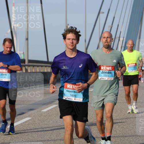 03.10.2026 - Köhlbrandbrückenlauf Strokosch-Dieckow http://msf.ph/oto/10603465 03.10.2026 09:39:51 Position 2 2138, 2222, 2312, 1600 meine-sportfotos.de