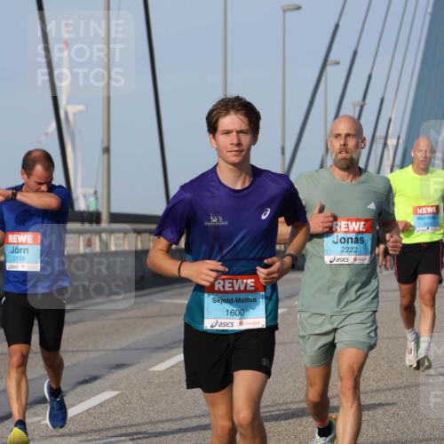 03.10.2026 - Köhlbrandbrückenlauf Strokosch-Dieckow http://msf.ph/oto/10603481 03.10.2026 09:39:51 Position 2 2138, 1600, 2222, 2312 meine-sportfotos.de