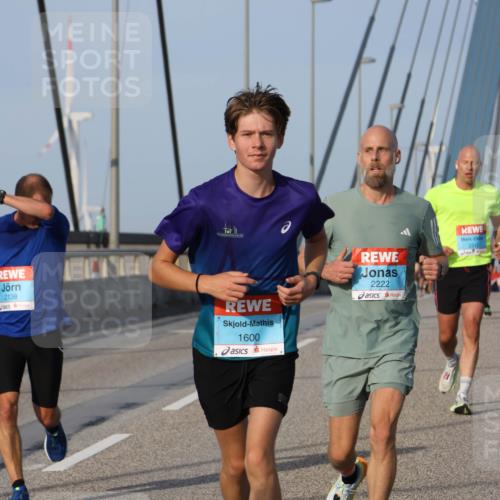 03.10.2026 - Köhlbrandbrückenlauf Strokosch-Dieckow http://msf.ph/oto/10603488 03.10.2026 09:39:51 Position 2 2138, 1600, 2222, 2312 meine-sportfotos.de
