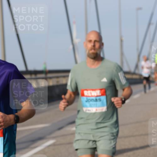 03.10.2026 - Köhlbrandbrückenlauf Strokosch-Dieckow http://msf.ph/oto/10603509 03.10.2026 09:39:53 Position 2  meine-sportfotos.de