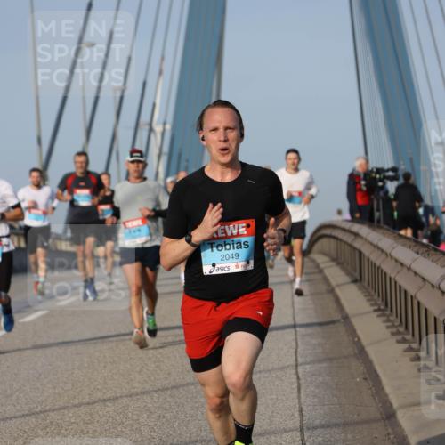 03.10.2026 - Köhlbrandbrückenlauf Strokosch-Dieckow http://msf.ph/oto/10603563 03.10.2026 09:39:57 Position 2 2049 meine-sportfotos.de